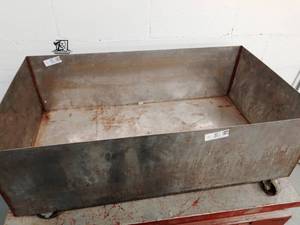lot 219 image: Aluminum box with wheels