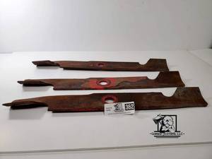 lot 362 image: Lawn Mower blades