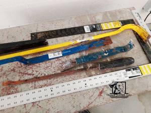 lot 222 image: 4 crowbars with T-square and Square