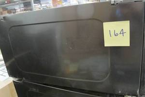 lot 164 image: Samsung 14.2 in. Fingerprint-Resistant Black Stainless Laundry Pedestal with Storage Drawer (Minor Dents & Scratches)
