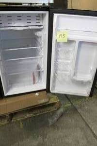 lot 175 image: Magic Chef 4.4 cu. ft. Mini Fridge in Black