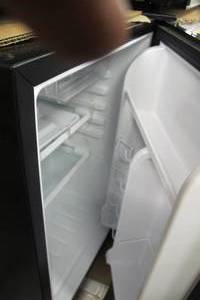 lot 179 image: Magic Chef 2.6 cu. ft. Mini Fridge in Black, ENERGY STAR (Minor Dents)