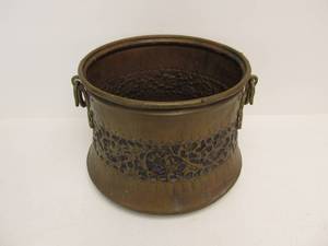 lot 15 image: Large Antique Heavy Hand Hammered Chased Copper Pot