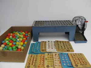 lot 17 image: Lot of Vintage BINGO Items 