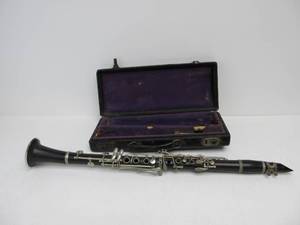 lot 38 image: Vintage PAN-AMERICAN Zyloid Clarinet wCase