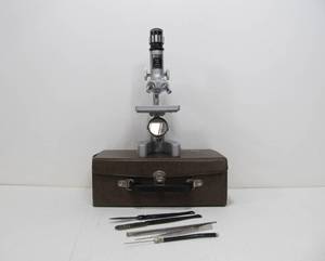 lot 44 image: Vintage JASON Model 712 Microscope