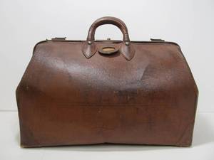 lot 52 image: Antique Leather Doctors BagSatchel