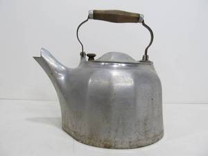 lot 55 image: Vintage Cast Aluminum GRISWOLD Teapot