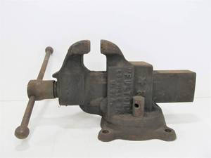 lot 68 image: Large Antique FULTON Iron Swivel Bench Vise