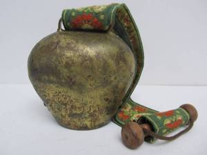lot 129 image: Large Vintage Scandinavian Brass Bell