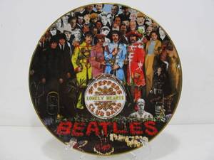 lot 204 image: The Beatles Sgt. Pepper 25th Anniversary Limited Edition Dephi Plate 1992