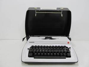 lot 136 image: Nice Vintage West German OLYMPIETTE Portable Typewriter