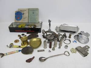 lot 211 image: Large Lot of Small Collectibles