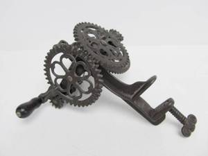 lot 221 image: Nice Antique SINCLAIR SCOTT Cast Iron Apple Corer