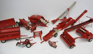 lot 232 image: Great Collection of Vintage TRU-SCALE Farm Toys