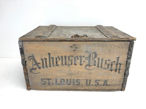 lot 4 image: Original Antique Pre-Prohibition 1915 Anheuser Busch Wooden Beer Crate