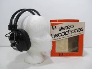 lot 262 image: Set of Vintage Headphones wOrig Box