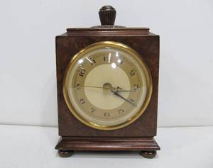 lot 271 image: Nice Vintage 1940s DeskAlarm Clock