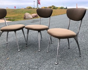 lot 286 image: Set of 3 Orig Mid Century Signed Shelby Williams Gazelle Chairs