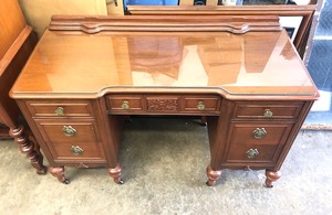 lot 291 image: Excellent Vintage Dovetailed Desk