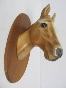 lot 163 image: Vintage 1940s Signed Hoffman Bros Chalkware Horse Head Wall Plaque