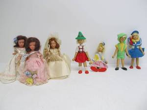 lot 166 image: Group of Vintage Dolls