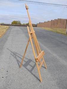 lot 249 image: Nice Solid Wood Adjustable Artists Easel