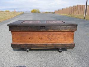 lot 319 image: Excellent Antique Heavy Duty Carpenters Tool Chest 