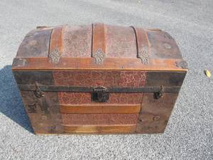 lot 321 image: Antique Dome Top Trunk