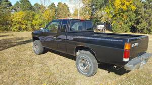lot 2 image: 1995 Nissan King Cab XESE 4X4  - Hard to find truck
