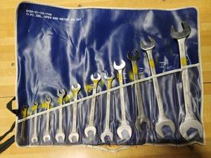 lot 15 image: Metric Combination Wrenches, ( rare find)