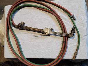 lot 86 image: Smith Cutting Torch with 12 Foot Hoses