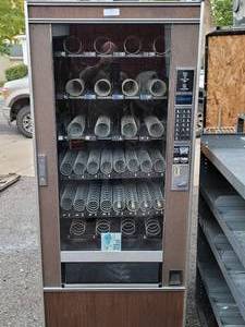 lot 18 image: Vending Machine.