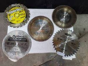 lot 19 image: Variety of 10 inch Saw Blades