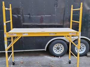 lot 41 image: Werner 6 Foot Scaffolding