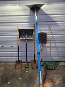 lot 45 image: Shovels