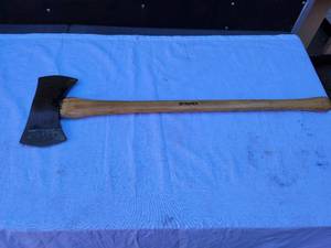 lot 98 image: Truper Double Axe