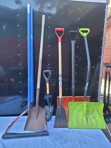 lot 110 image: Winter Snow & Ice Tools