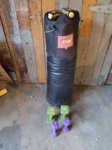 lot 122 image: Action Heavy Workout Bag & Weights