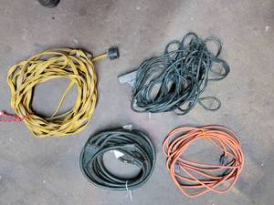 lot 126 image: Lot of Extension Cords