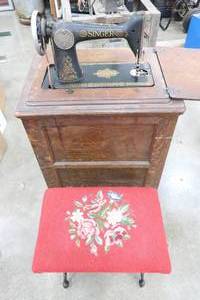 lot 23 image: Singer 66 Red Eye Sewing Machine & Bench