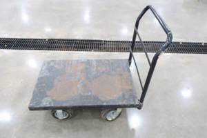 lot 27 image: Handcart