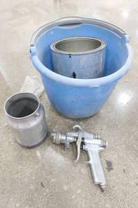 lot 32 image: Vintage Devilbill MBC Paint Spray Gun