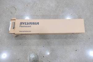 lot 49 image: Box of Sylvania Fluorescent Bulbs - 28 Bulbs