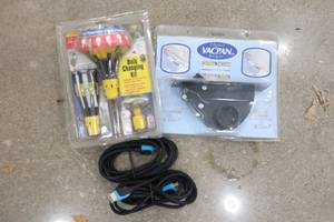 lot 47 image: Vacpan Bulb Changing Kit 9 HDMI Cables (x2)