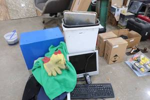 lot 52 image: Miscellaneous Pile