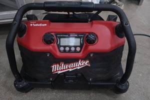 lot 2 image: Milwaukee Rugged Radio