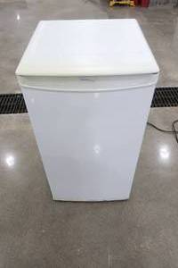 lot 6 image: Small Dorm Fridge