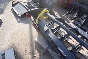 Brand New Universal Mount Bobcat Skid Loader Skid Steer 72 Root Rake Grapple Attachment
