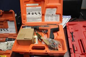 lot 18 image: ITW RamsetRed Head Fastener D45A, Case, Fasteners